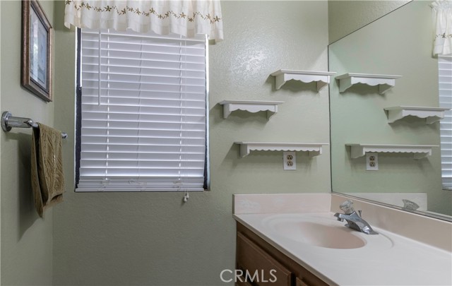 12386 Pawnee Road, Apple Valley CA: https://media.crmls.org/medias/2c21f5ca-d559-42b5-9f6a-3abf468d11f8.jpg