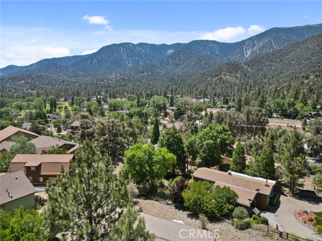 2720 Klondike Way, Pine Mountain Club CA: https://media.crmls.org/medias/2c2207d7-4d26-4962-b28c-0babe93f1769.jpg