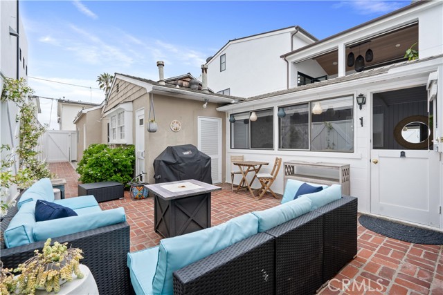 Detail Gallery Image 7 of 20 For 714 Heliotrope Ave, Corona Del Mar,  CA 92625 - 3 Beds | 2 Baths