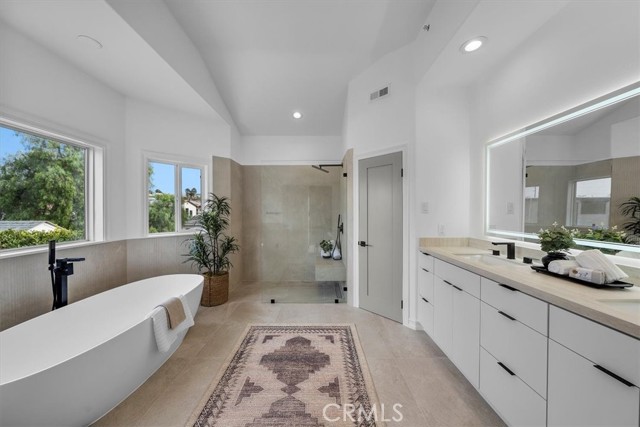 Detail Gallery Image 17 of 31 For 1035 Avenue D, Redondo Beach,  CA 90277 - 5 Beds | 4 Baths