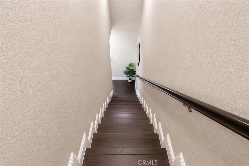 https://media.crmls.org/medias/2c22c43f-1eeb-4b66-8e3f-7dbca9b53d3e.jpg?preset=X-Large
