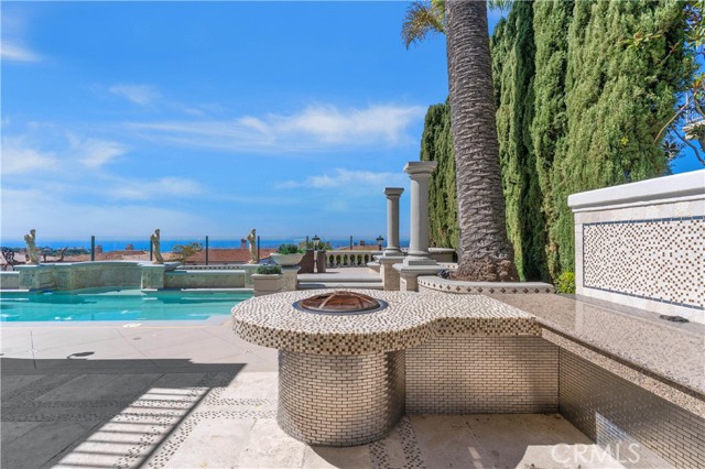 7 Vista Luci, Newport Coast CA: https://media.crmls.org/medias/2c232db8-60b4-4370-9798-528d1fbe49ee.jpg