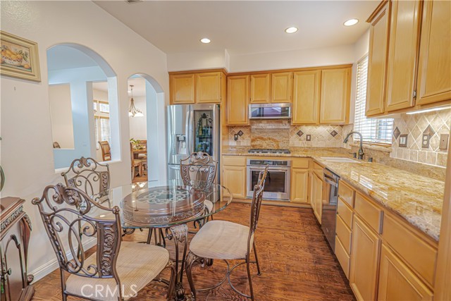 Detail Gallery Image 11 of 26 For 24472 Montevista Cir, Valencia,  CA 91354 - 3 Beds | 3 Baths