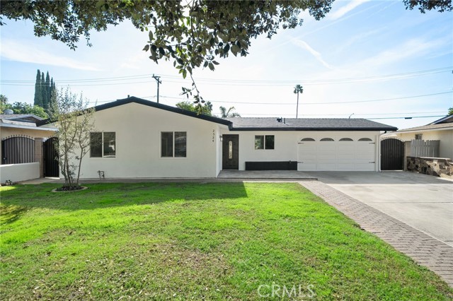 Detail Gallery Image 3 of 30 For 2524 W Borchard Ave, Santa Ana,  CA 92704 - 3 Beds | 2 Baths