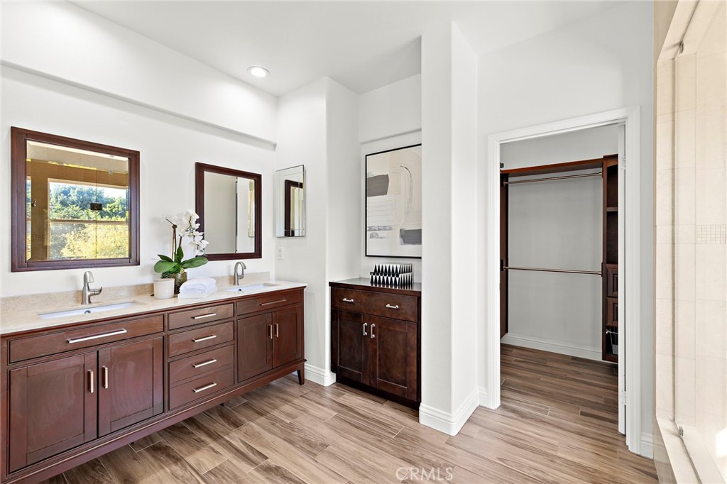 MLS #OC25257856 image #23