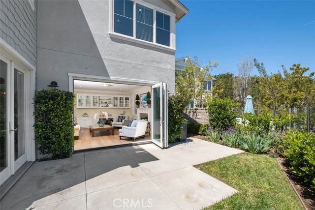 4 Summer House Lane, Newport Beach CA: https://media.crmls.org/medias/2c247e78-dbf8-4364-b823-d137c5445ed6.jpg