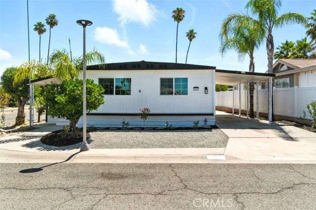 900 Santa Clara Circle, Hemet CA: https://media.crmls.org/medias/2c249667-ea58-4aa5-a5c5-25d8cf122cf1.jpg