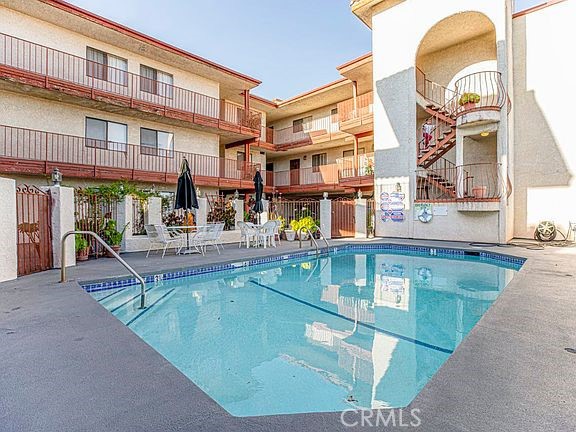 7625 Reseda Boulevard, Reseda CA: https://media.crmls.org/medias/2c24e9cc-2d43-4f7f-8226-f2b13d0de250.jpg