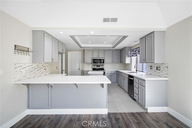 Detail Gallery Image 13 of 54 For 30471 Caliente Pl, Canyon Lake,  CA 92587 - 3 Beds | 2 Baths