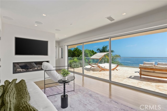 900 Gainsborough Drive, Laguna Beach CA: https://media.crmls.org/medias/2c2557cf-0cd6-42f4-9fc4-3e4f4779aa8d.jpg