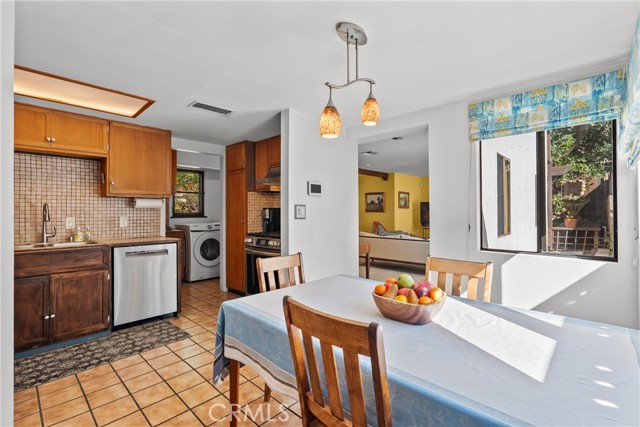 Detail Gallery Image 13 of 34 For 3935 Vista Ct, La Crescenta,  CA 91214 - 2 Beds | 2 Baths