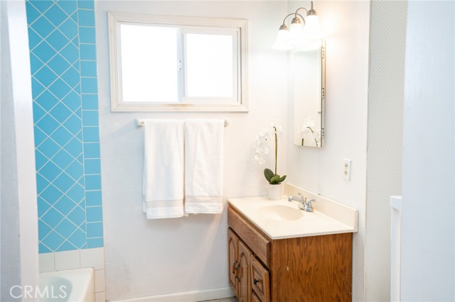 740 Walnut Lane, Santa Barbara CA: https://media.crmls.org/medias/2c25d604-4ee2-402a-84c6-964adf4dc2c7.jpg