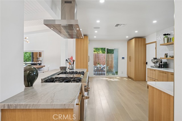 Detail Gallery Image 15 of 53 For 5700 El Canon Ave, Woodland Hills,  CA 91367 - 3 Beds | 3 Baths