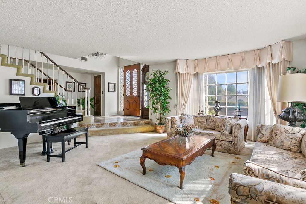 https://media.crmls.org/medias/2c2681ff-ac35-4831-8c12-498956eadaaa.jpg?preset=X-Large
