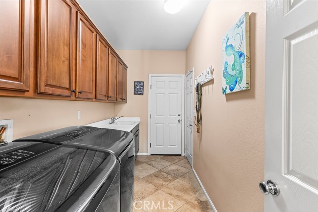 Detail Gallery Image 27 of 71 For 1357 Onyx Cir, Corona,  CA 92882 - 5 Beds | 4 Baths