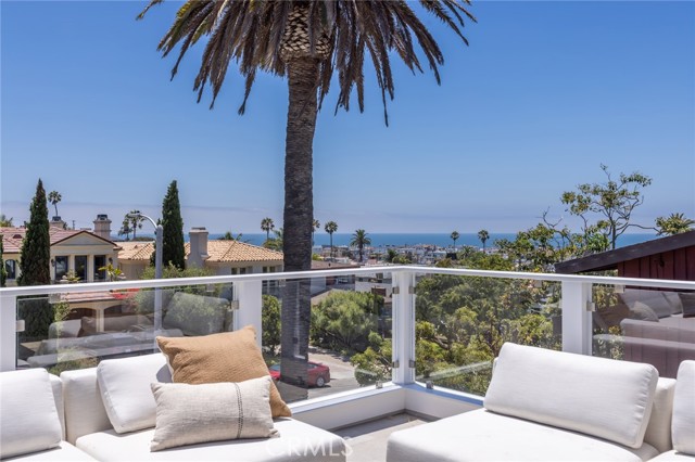 Detail Gallery Image 14 of 31 For 931 Duncan Ave, Manhattan Beach,  CA 90266 - 6 Beds | 5/2 Baths