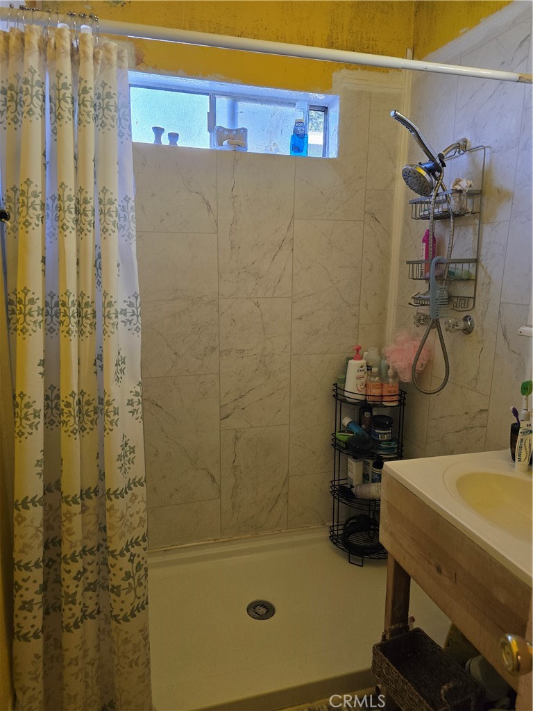 https://media.crmls.org/medias/2c26fbfd-7772-4d47-aafb-eda1699a9d89.jpg?preset=X-Large