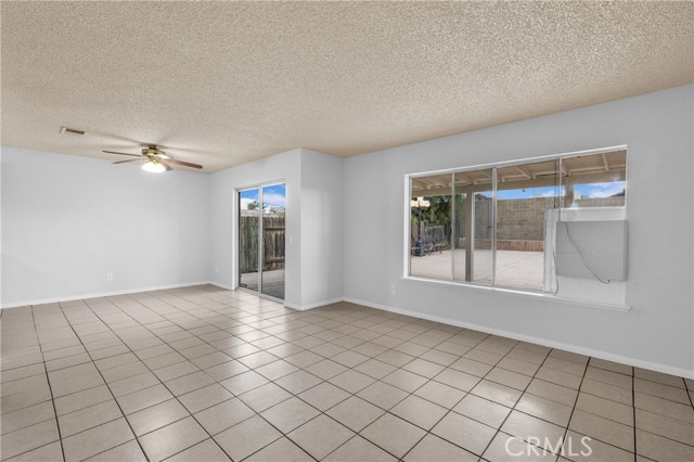 Detail Gallery Image 5 of 34 For 15400 Canyonstone Dr, Moreno Valley,  CA 92551 - 3 Beds | 2/1 Baths