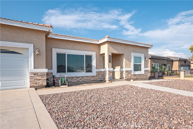 1586 W Mcwethy Street, Rialto CA: https://media.crmls.org/medias/2c27af7e-dcac-49ae-a7de-196f9174c1bf.jpg