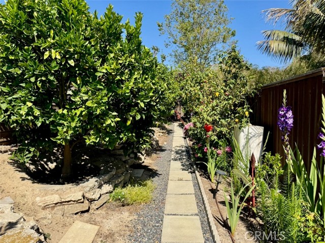 2745 Temple Hills Drive, Laguna Beach CA: https://media.crmls.org/medias/2c29ee2c-5a1b-4893-aaa4-dad7e6ab0745.jpg