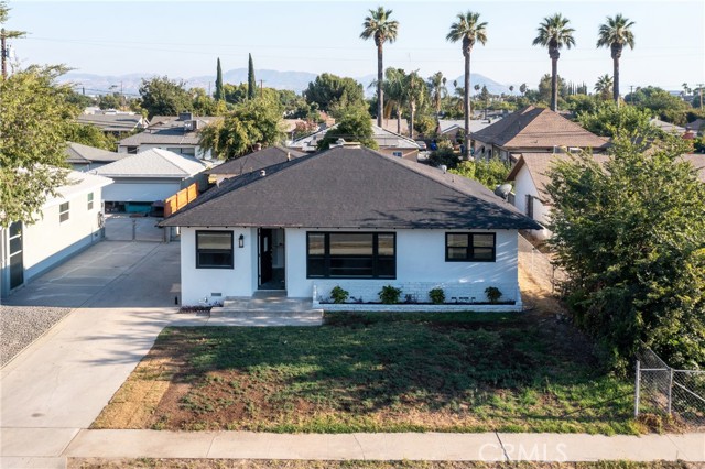 557 E Trenton, San Bernardino CA: https://media.crmls.org/medias/2c2a2004-81ca-4a6b-9e63-452160bc9434.jpg
