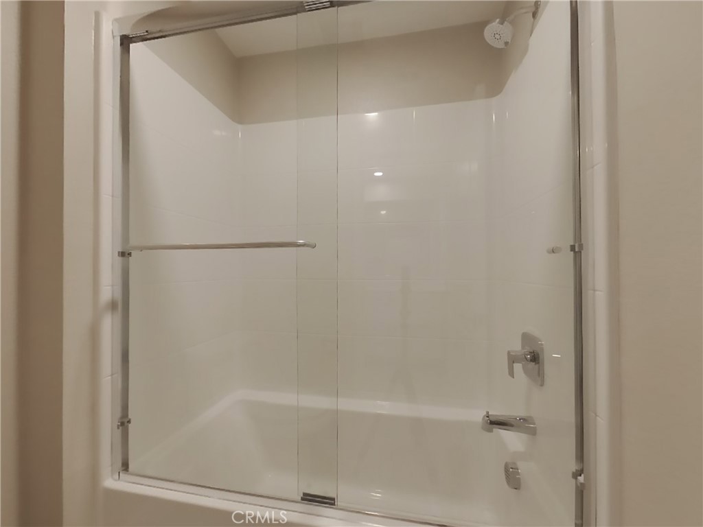 https://media.crmls.org/medias/2c2a2142-32c3-49c1-8368-9bd887a563ab.jpg?preset=X-Large