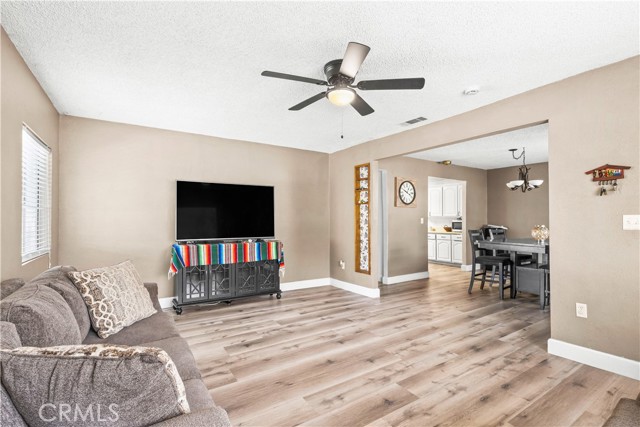 Detail Gallery Image 4 of 33 For 385 E. 17th St., San Bernardino,  CA 92404 - 3 Beds | 1 Baths