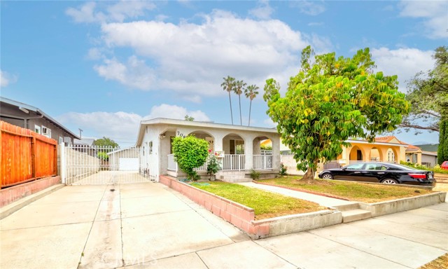 Detail Gallery Image 2 of 14 For 708 W California Ave, Glendale,  CA 91203 - 2 Beds | 1 Baths