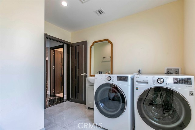 17800 Raymer Street, Sherwood Forest CA: https://media.crmls.org/medias/2c2b1e42-4da4-42fa-b595-e6e3ed7cf8f2.jpg