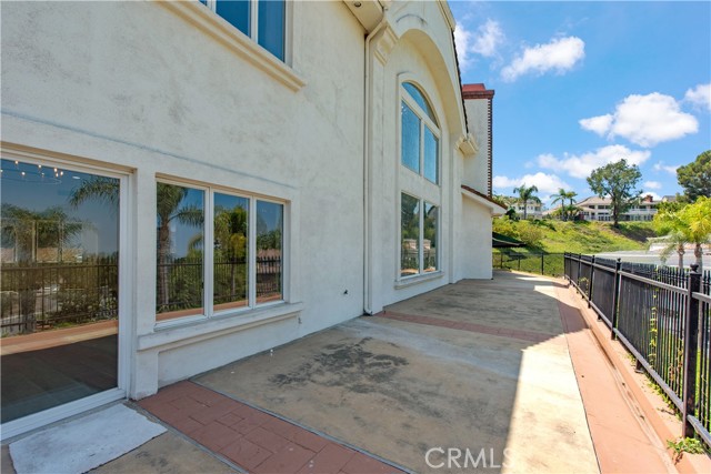 2836 N Kingsgate Drive, Orange CA: https://media.crmls.org/medias/2c2cb0a3-0c5c-4f54-95b8-55aa52601f98.jpg