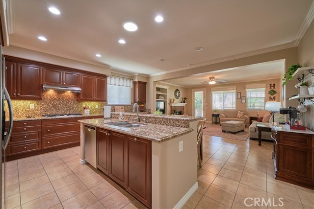 Detail Gallery Image 13 of 54 For 14508 Meadowbrook Ln, Corona,  CA 92880 - 4 Beds | 2/1 Baths