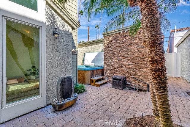 626 9th Street, Huntington Beach CA: https://media.crmls.org/medias/2c2d0725-0cef-4220-b1b0-ab250998f89f.jpg