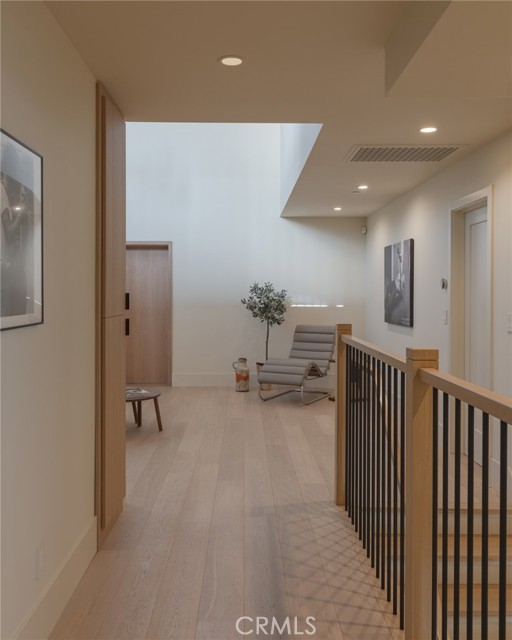 Detail Gallery Image 23 of 57 For 2212 Cliff Dr, Newport Beach,  CA 92663 - 5 Beds | 5/1 Baths