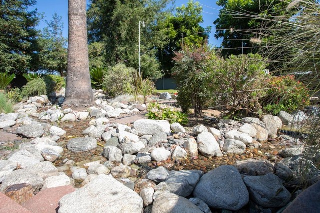 1019 W Milton Drive, Glendora CA: https://media.crmls.org/medias/2c2f838b-ffd4-463e-8b46-062abcb3046d.jpg