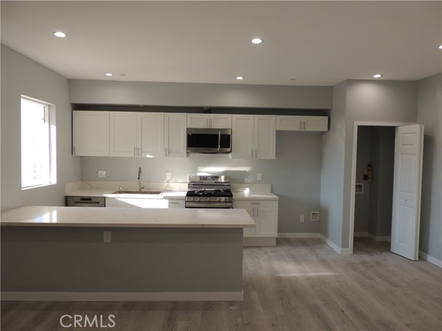 Detail Gallery Image 5 of 16 For 22735 Del Valle St #4,  Woodland Hills,  CA 91364 - 2 Beds | 1 Baths