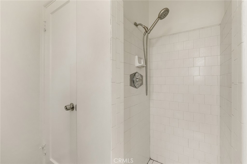 https://media.crmls.org/medias/2c2fe954-5dcb-482d-bd99-2286e48a480f.jpg?preset=X-Large