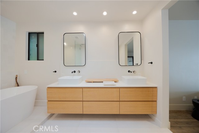 Detail Gallery Image 22 of 30 For 11049 Blix St, Toluca Lake,  CA 91602 - 3 Beds | 2 Baths