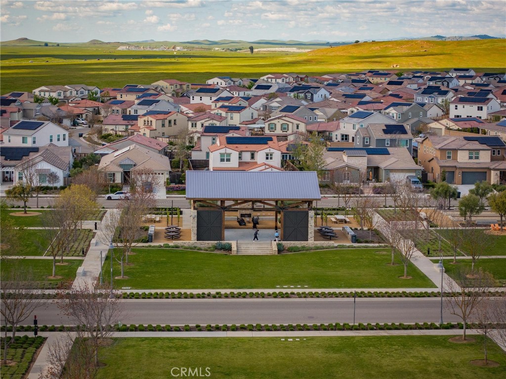 https://media.crmls.org/medias/2c3026d2-830c-4ba8-b8b4-46b582883f37.jpg?preset=X-Large