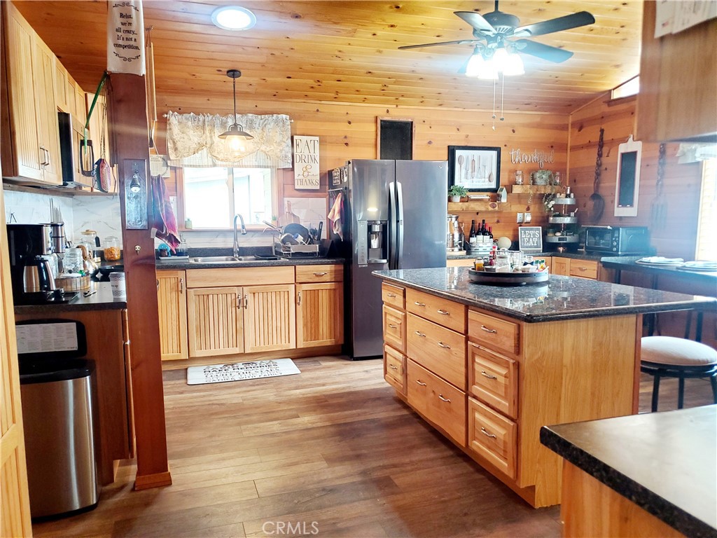 https://media.crmls.org/medias/2c3041cf-1daa-4cb1-b329-97365f77bdf0.jpg?preset=X-Large