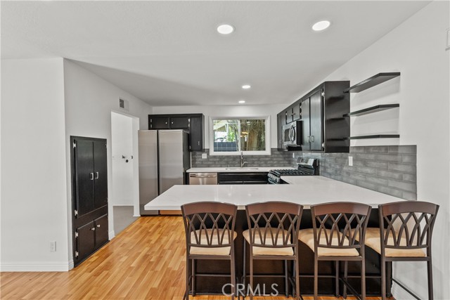 Detail Gallery Image 13 of 72 For 6172 Dalecrest Ave, Woodland Hills,  CA 91367 - 3 Beds | 2 Baths
