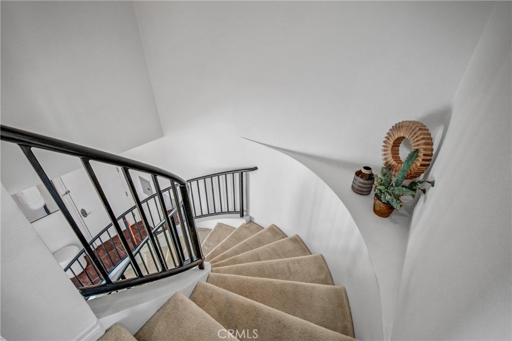 https://media.crmls.org/medias/2c3088e7-b97f-411f-a2bc-968cd6e4ecc6.jpg?preset=X-Large
