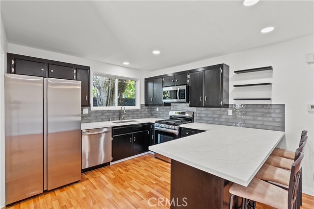 Detail Gallery Image 5 of 72 For 6172 Dalecrest Ave, Woodland Hills,  CA 91367 - 3 Beds | 2 Baths