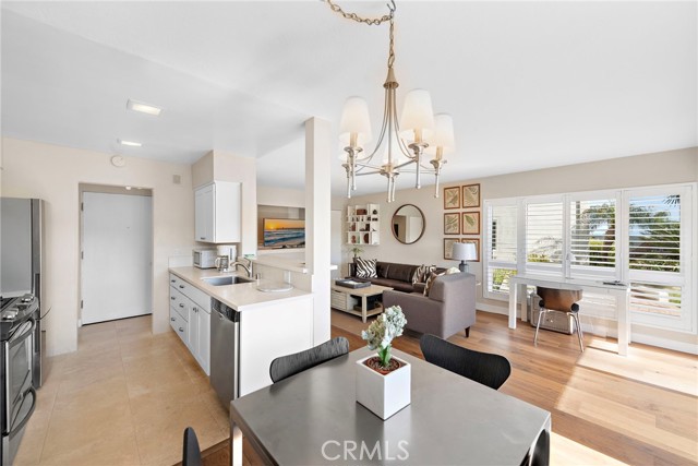 21703 Ocean Vista Drive, Laguna Beach CA: https://media.crmls.org/medias/2c31aba6-ace4-49d6-9709-039858ae4b2d.jpg