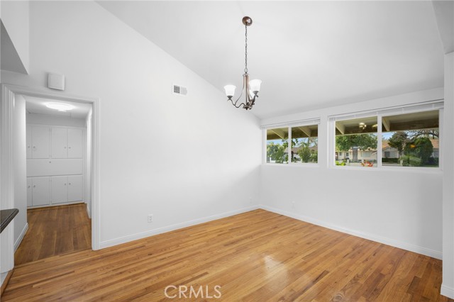 Detail Gallery Image 8 of 27 For 7948 De Soto, Canoga Park,  CA 91304 - 3 Beds | 3 Baths