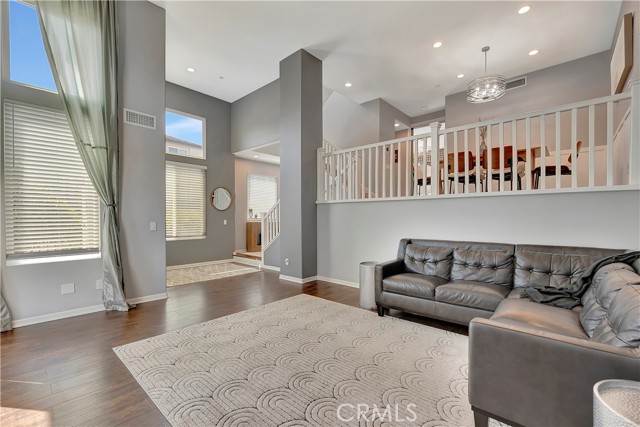 19281 Surf Drive, Huntington Beach CA: https://media.crmls.org/medias/2c31fe8a-5c76-4a79-8969-372cfff77998.jpg