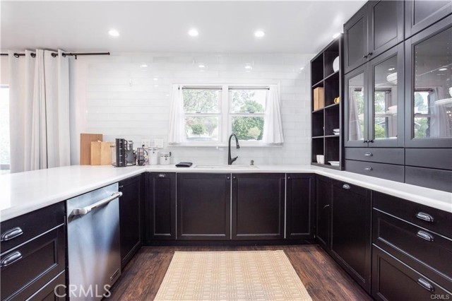 Detail Gallery Image 3 of 5 For 16216 Plummer, North Hills,  CA 91343 - 4 Beds | 3 Baths