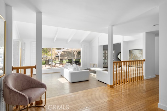 4035 Ellenita Avenue, Tarzana CA: https://media.crmls.org/medias/2c328689-a758-4027-ac15-f905d6a30703.jpg