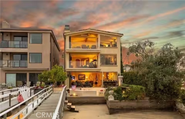 Detail Gallery Image 3 of 8 For 900 E Balboa Bld, Newport Beach,  CA 92661 - 4 Beds | 4/1 Baths