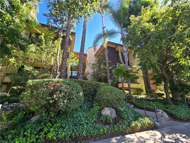 13214 Moorpark ST Unit: 201