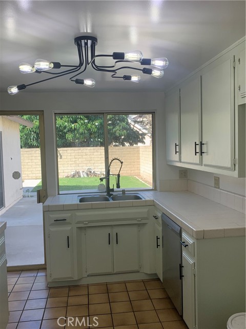 Detail Gallery Image 5 of 25 For 183 S Barbara Way, Anaheim,  CA 92806 - 4 Beds | 2 Baths